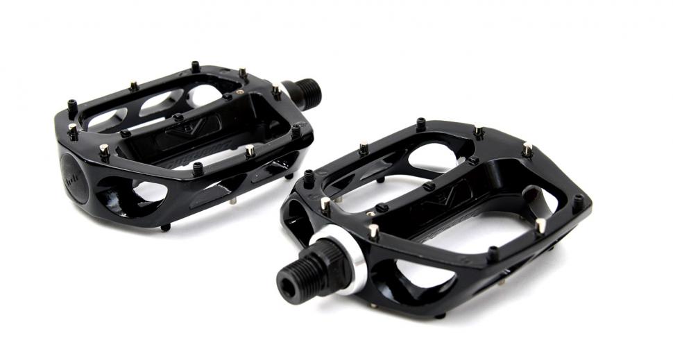 Dmr v8 grease hot sale port flat pedals